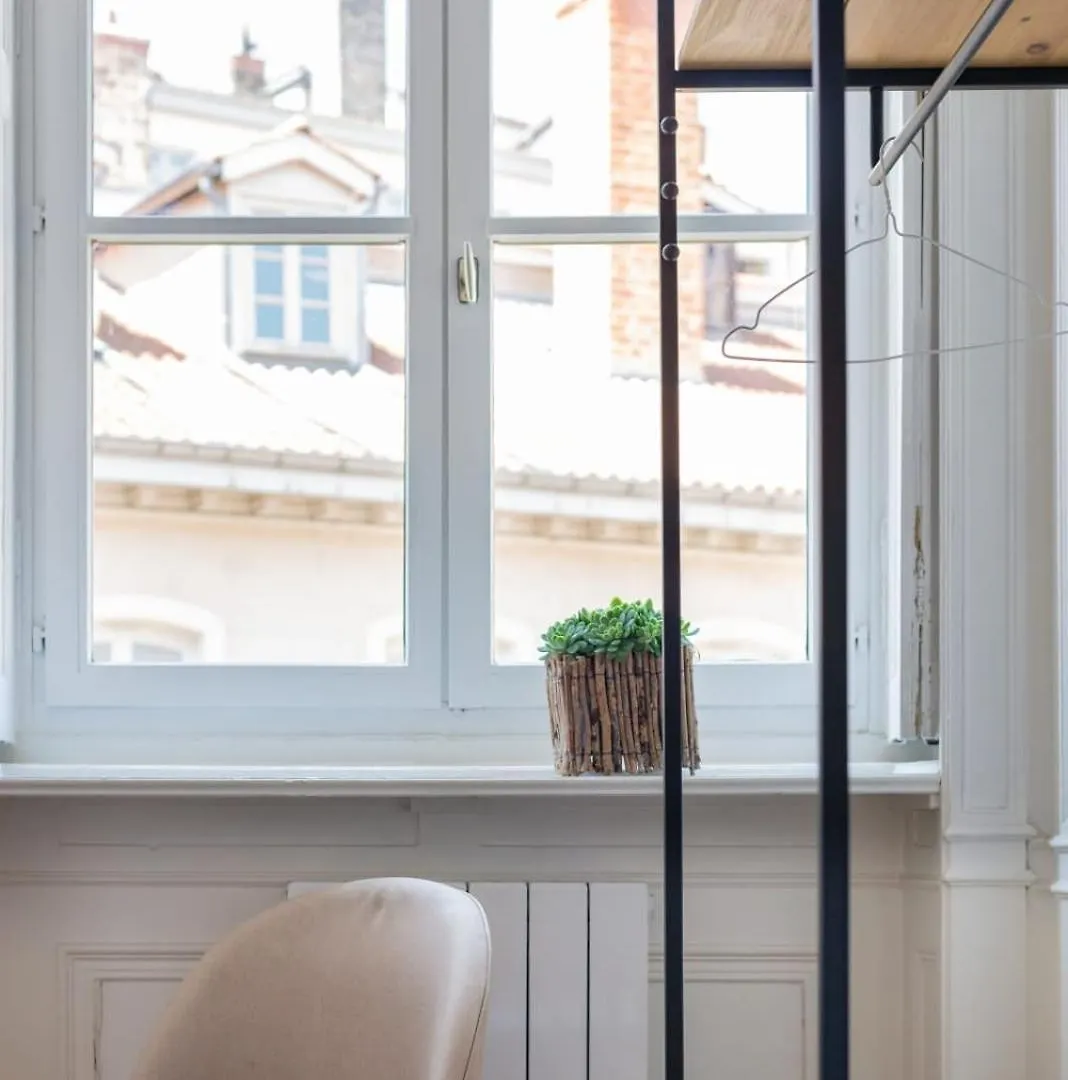 Apartament Le Haussman 4 Places - Louis Pradel - Netflix Lyon Francja