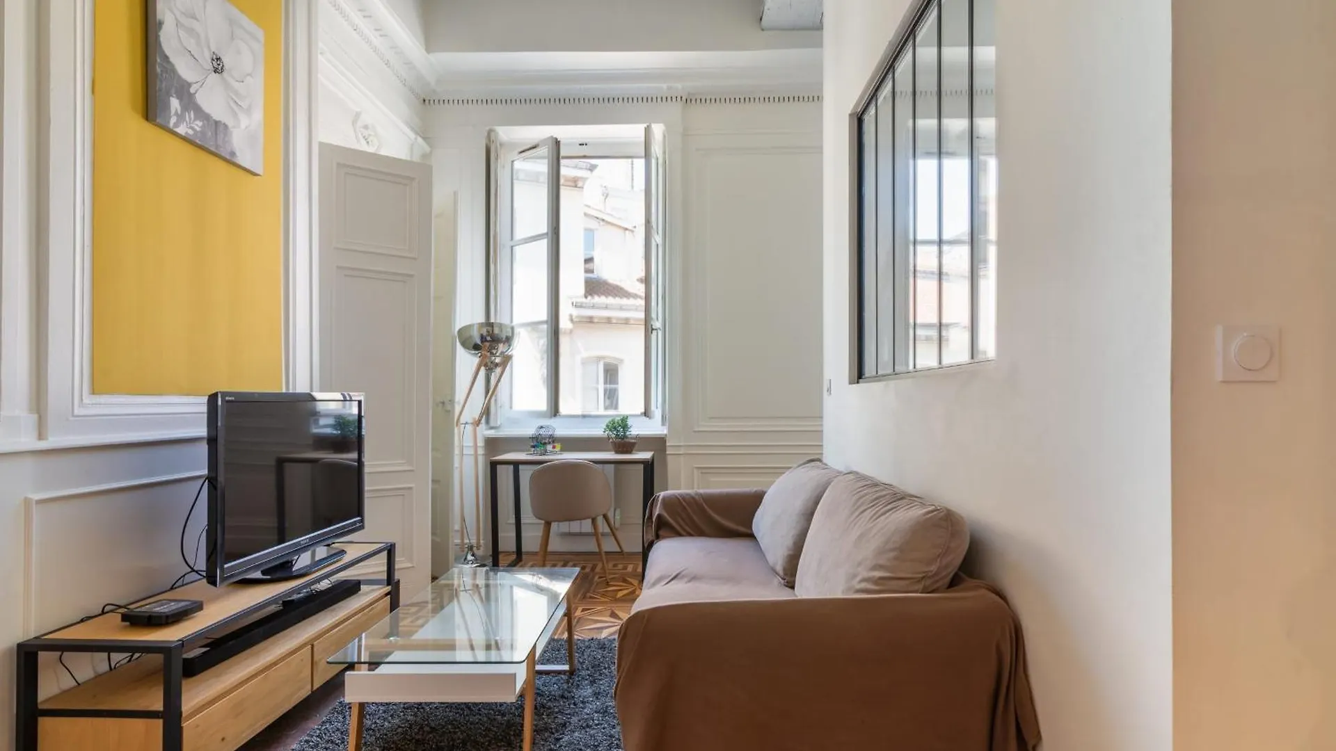 Le Haussman 4 Places - Louis Pradel - Netflix Lyon